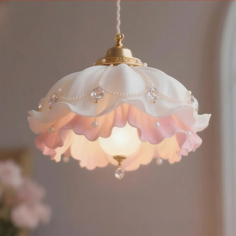 Baby Nursery Chandelier - ثريا كريستال فاخرة بثلاثة ألوان لغرفة
